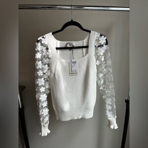 Chic White Floral Sleeve Sweater